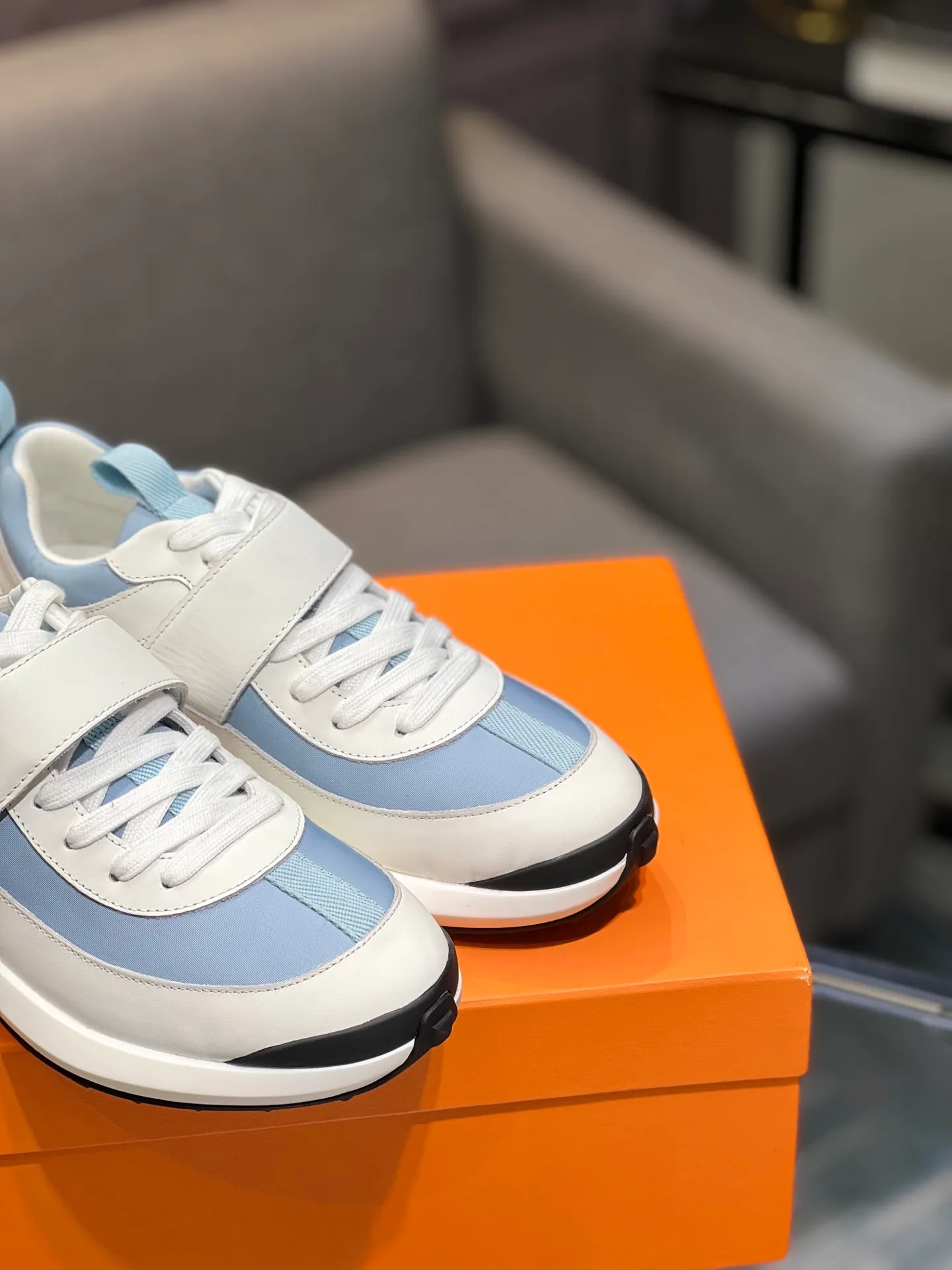 Men's shoes 💰600 Actual photos 🎬 [Hermès] Couple style, official website synchronization Counter quality French Paris catwalk style Simple and classic Imported original fabric Original 1:1 outsole! The highest version on the market! Size: Female 35-41. Male 39-45 (female 41, male 45 customized)